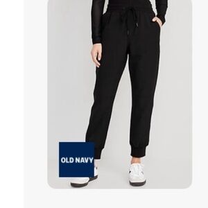 Brand NWT black Old Navy joggers, size medium